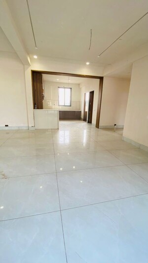 Living Room in 4 BHK Apartment at Kasper Woods, New Alkapuri – for Sale