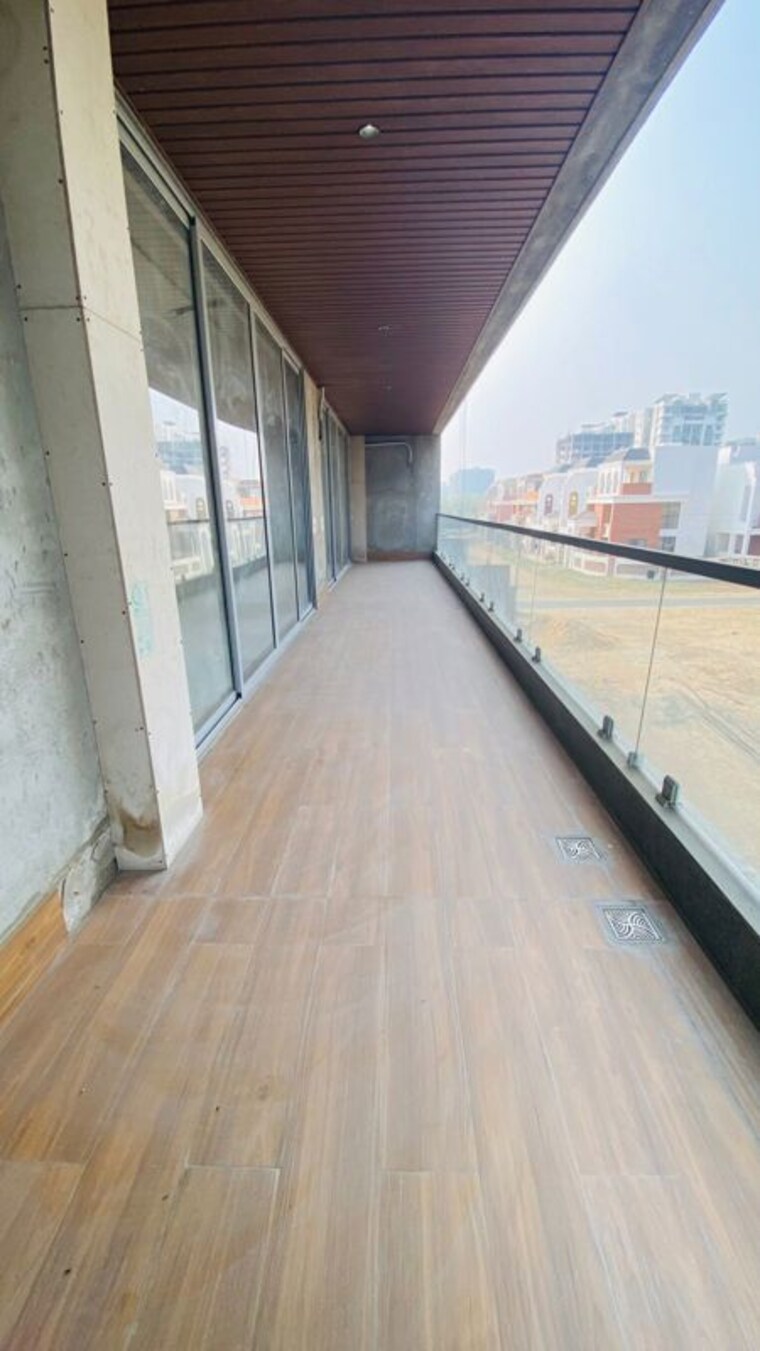 Balcony, kasper-woods 4 Bedroom 3101 Sq.Ft. Apartment In New Alkapuri Vadodara 10626660