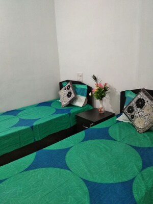 Bedroom in  Pg at Prabhat Road – for Rent