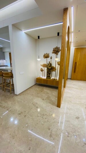 Room in 4 BHK Apartment at Vihav Keystone Skyvillas, New Alkapuri – for Sale