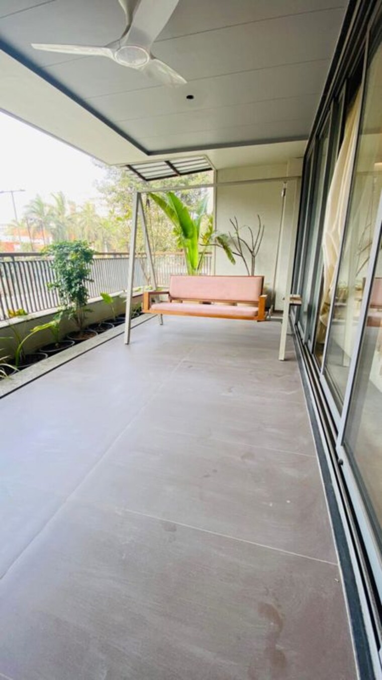 Balcony, vihav-keystone-skyvillas 4 Bedroom 4180 Sq.Ft. Apartment In New Alkapuri Vadodara 10626783