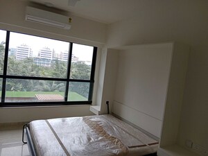Room in 5 BHK Apartment at Kalpataru Magnus, Bandra East – for Rent