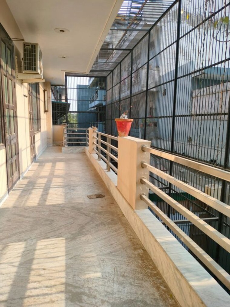 Balcony, sector 5 2 Bedroom 1185 Sq.Ft. Independent House In Sector 5 Gurgaon 10626876