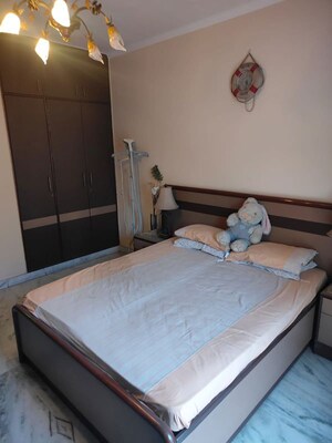 Bedroom in 3 BHK Apartment at Suncity Essel Tower, Sector 28 – for Rent