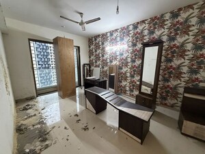 Team Area in 3 BHK Apartment at Kalpataru Magnus, Bandra East – for Rent