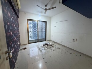 Team Area in 3 BHK Apartment at Kalpataru Magnus, Bandra East – for Rent