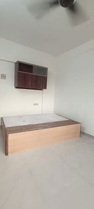Room in 1 BHK Apartment at Bhavya Heights CHS, Santacruz East – for Rent