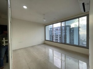 Room in 2.5 BHK Apartment at Oberoi Realty Woods, Goregaon East – for Rent