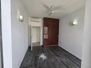 Room in 3 BHK Builder Floor at Palam Vihar Residents Association, Palam Vihar – for Rent