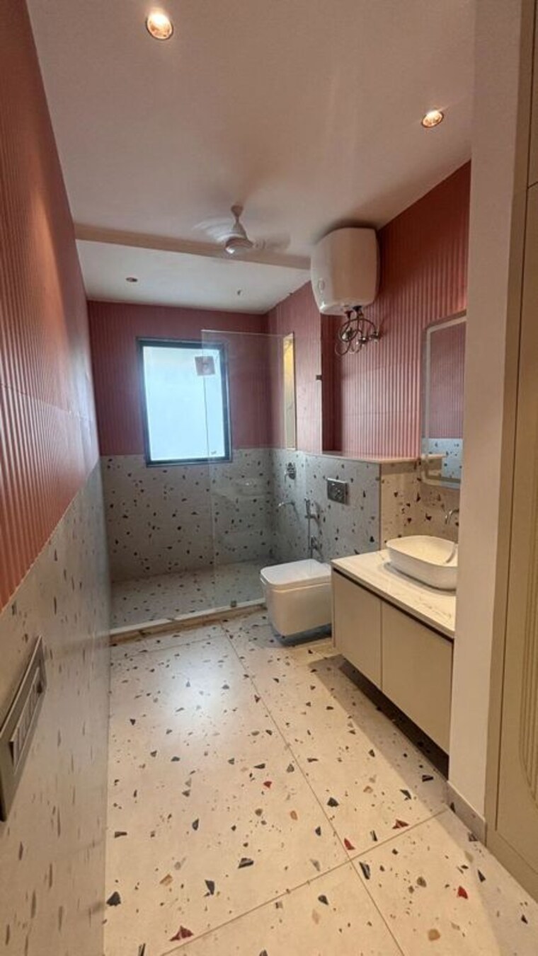 Kitchen, smart-world-orchard 2.5 Bedroom 1200 Sq.Ft. Builder Floor In Sector 61 Gurgaon 10626986