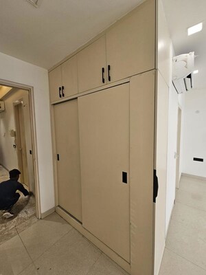 Building Lobby in 2.5 BHK Builder Floor at Smart World Orchard, Sector 61 – for Rent