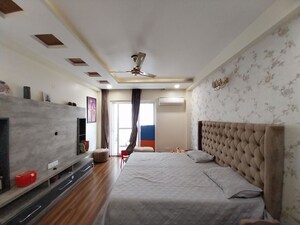 Bedroom in 3 BHK Builder Floor at Sector 23 – for Rent