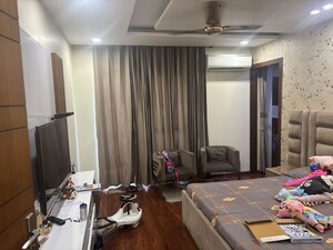 Team Area in 3 BHK Builder Floor at Sector 23 – for Rent