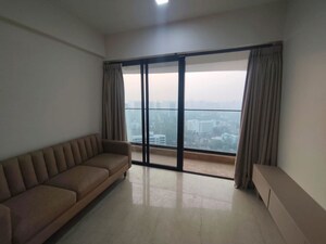 Room in 3 BHK Apartment at Bandra Kurla Complex – for Rent