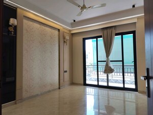 Room in 4 BHK Builder Floor at Sector 23 – for Rent