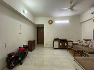 Parking in 1 BHK Apartment at Lodha Amara, Kolshet Road – for Rent