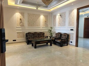Living Room in 4 BHK Builder Floor at Sector 21 – for Rent