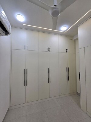 Building Lobby in 3 BHK Builder Floor at Smart World Orchard, Sector 61 – for Rent