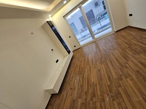 Furnished Amenities in 3 BHK Builder Floor at Smart World Orchard, Sector 61 – for Rent