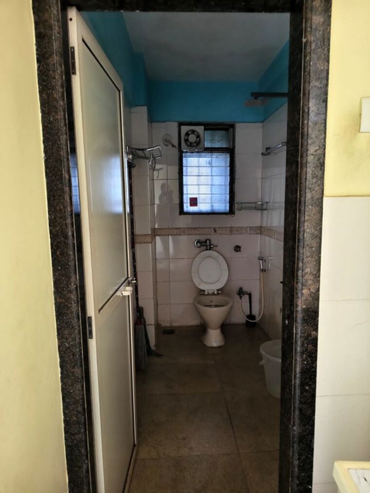 Bathroom, powai-cosmopolitan-chs 2 Bedroom 893 Sq.Ft. Apartment In Powai Mumbai 10627062