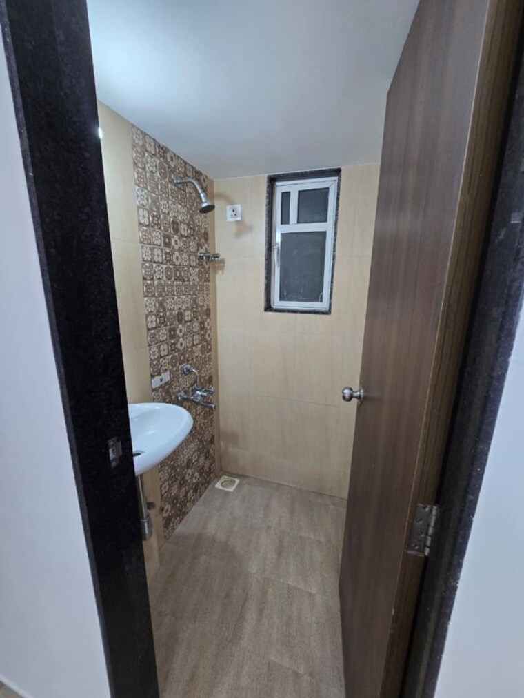 Bathroom, jp-north-aviva 1 Bedroom 350 Sq.Ft. Apartment In Mira Road Thane 10627061