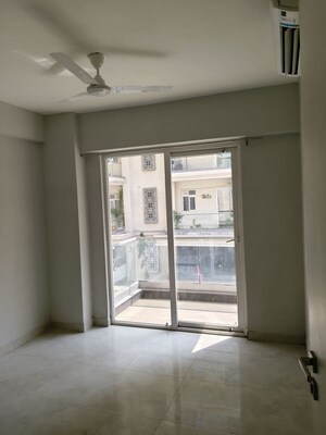 Room in 3 BHK Apartment at Signature Global City, Sector 37d – for Rent