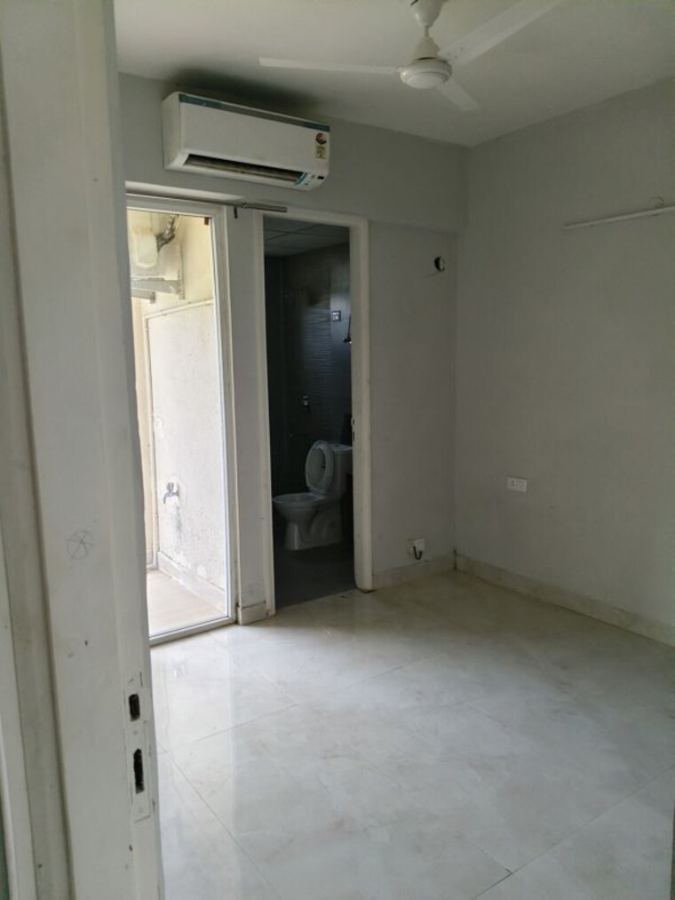Room, signature-global-city 3 Bedroom 1300 Sq.Ft. Apartment In Sector 37d Gurgaon 10627085