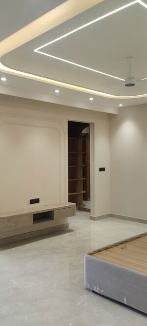 Room in 4 BHK Builder Floor at Parklands, Sector 85 – for Sale