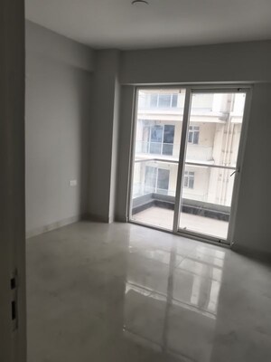Room in 2 BHK Apartment at Signature Global City, Sector 37d – for Rent