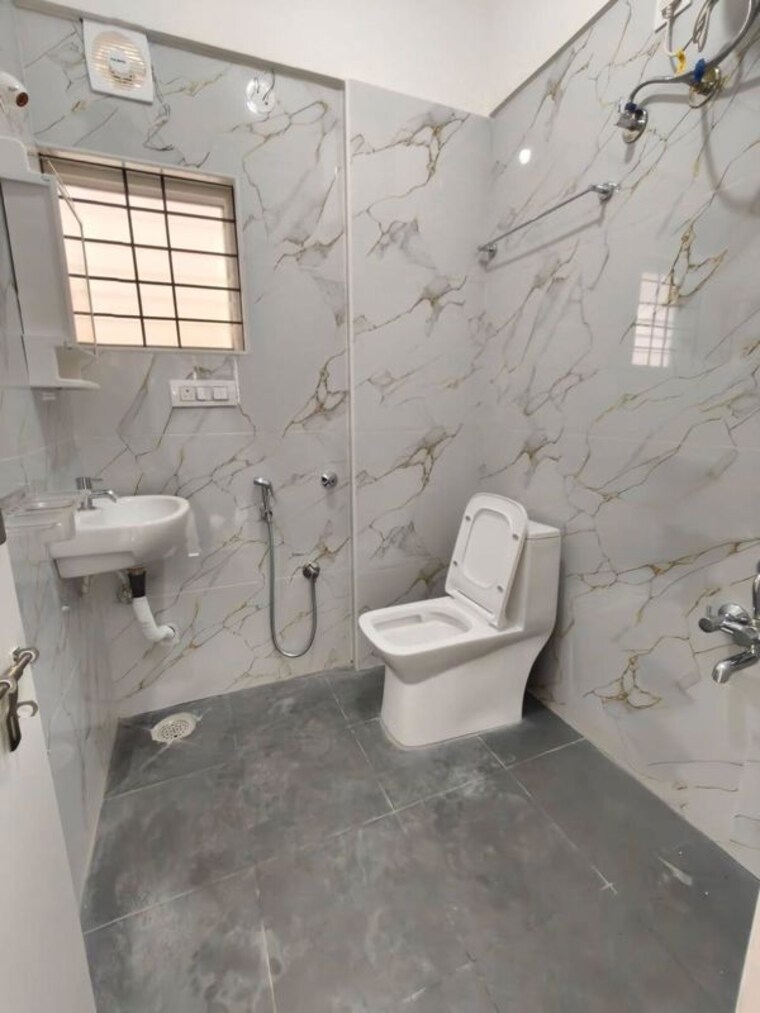 Bathroom, new thippasandra  650 Sq.Ft. Builder Floor In New Thippasandra Bangalore 10627129