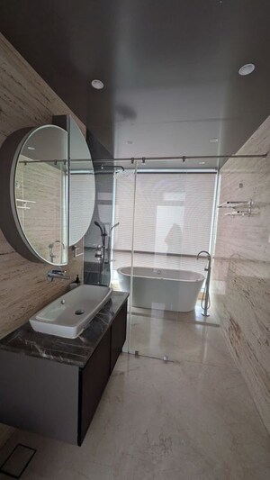 Bathroom in 3.5 BHK Apartment at Marathon Monte South, Byculla West – for Rent