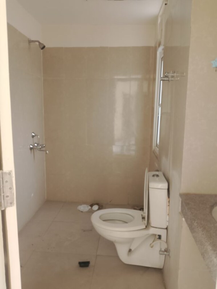 Bathroom, emaar-palm-hills 3.5 Bedroom 1550 Sq.Ft. Apartment In Sector 77 Gurgaon 10627123