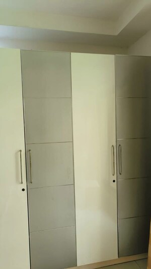Furnished Amenities in 3 BHK Apartment at Shelton Apartment, Santacruz East – for Rent