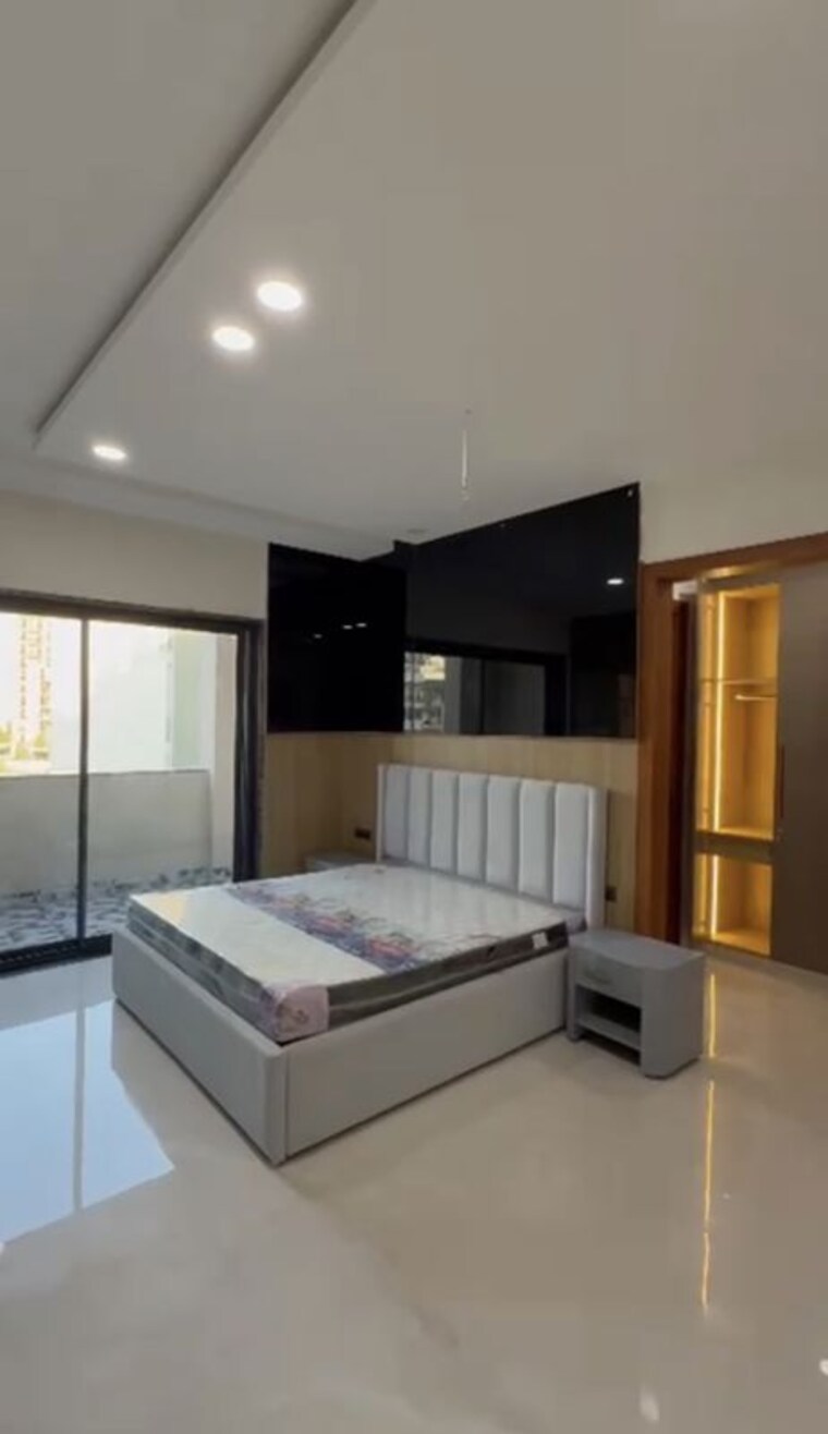 Bedroom, tdi-the-retreat 5 Bedroom 500 Sq.Yd. Builder Floor In Sector 89 Faridabad 10627117