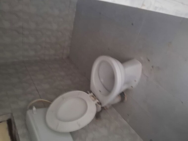 Bathroom, kumar-padmalaya 2 Bedroom 1000 Sq.Ft. Apartment In Aundh Pune 10627151