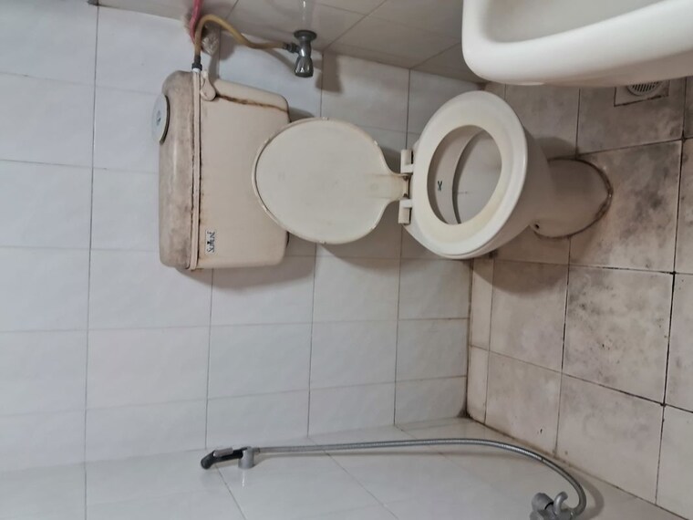 Bathroom, kumar-padmalaya 2 Bedroom 1000 Sq.Ft. Apartment In Aundh Pune 10627151