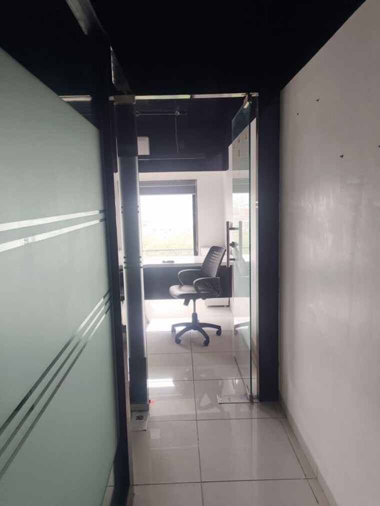 undefined, sun-westbank Commercial Office Space 810 Sq.Ft. In Navrangpura Ahmedabad 10627187