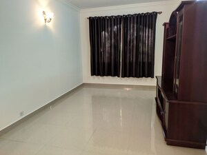 Room in 3 BHK Apartment at Diamond District, Old Airport Road – for Rent