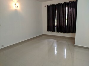 Room in 3 BHK Apartment at Diamond District, Old Airport Road – for Rent