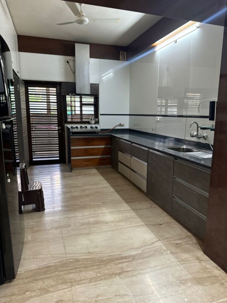 Kitchen, thaltej 5 Bedroom 452 Sq.Yd. Villa In Thaltej Ahmedabad 10627191