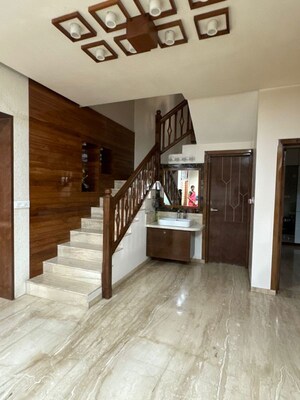 Parking in 5 BHK Villa at Thaltej – for Sale