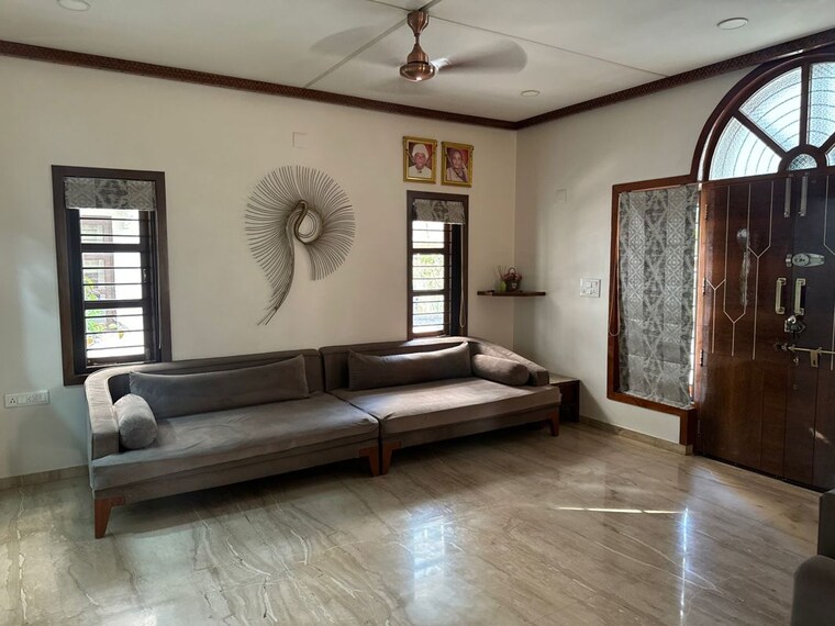 Living Room, thaltej 5 Bedroom 452 Sq.Yd. Villa In Thaltej Ahmedabad 10627191