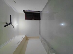 Room in 2 BHK Apartment at Raheja Interface Heights, Malad West – for Rent