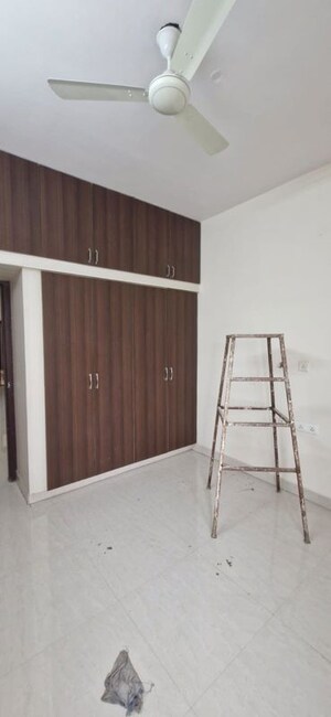 Room in 2 BHK Builder Floor at Kondapur – for Rent