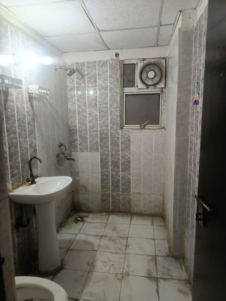 Bathroom, gardenia-gateway 3 Bedroom 1925 Sq.Ft. Apartment In Sector 75 Noida 10627291