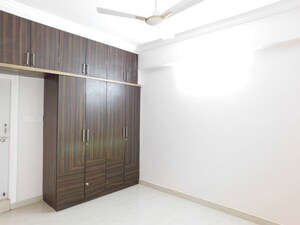 Room in 3 BHK Builder Floor at Kondapur – for Rent