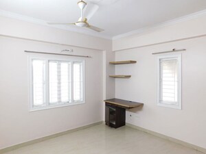 Room in 3 BHK Builder Floor at Kondapur – for Rent
