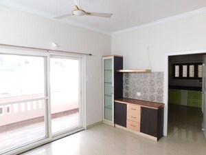 Room in 3 BHK Builder Floor at Kondapur – for Rent