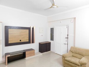 Room in 3 BHK Builder Floor at Kondapur – for Rent