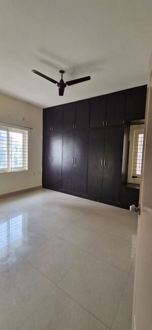 Room in 3 BHK Builder Floor at Kondapur – for Rent